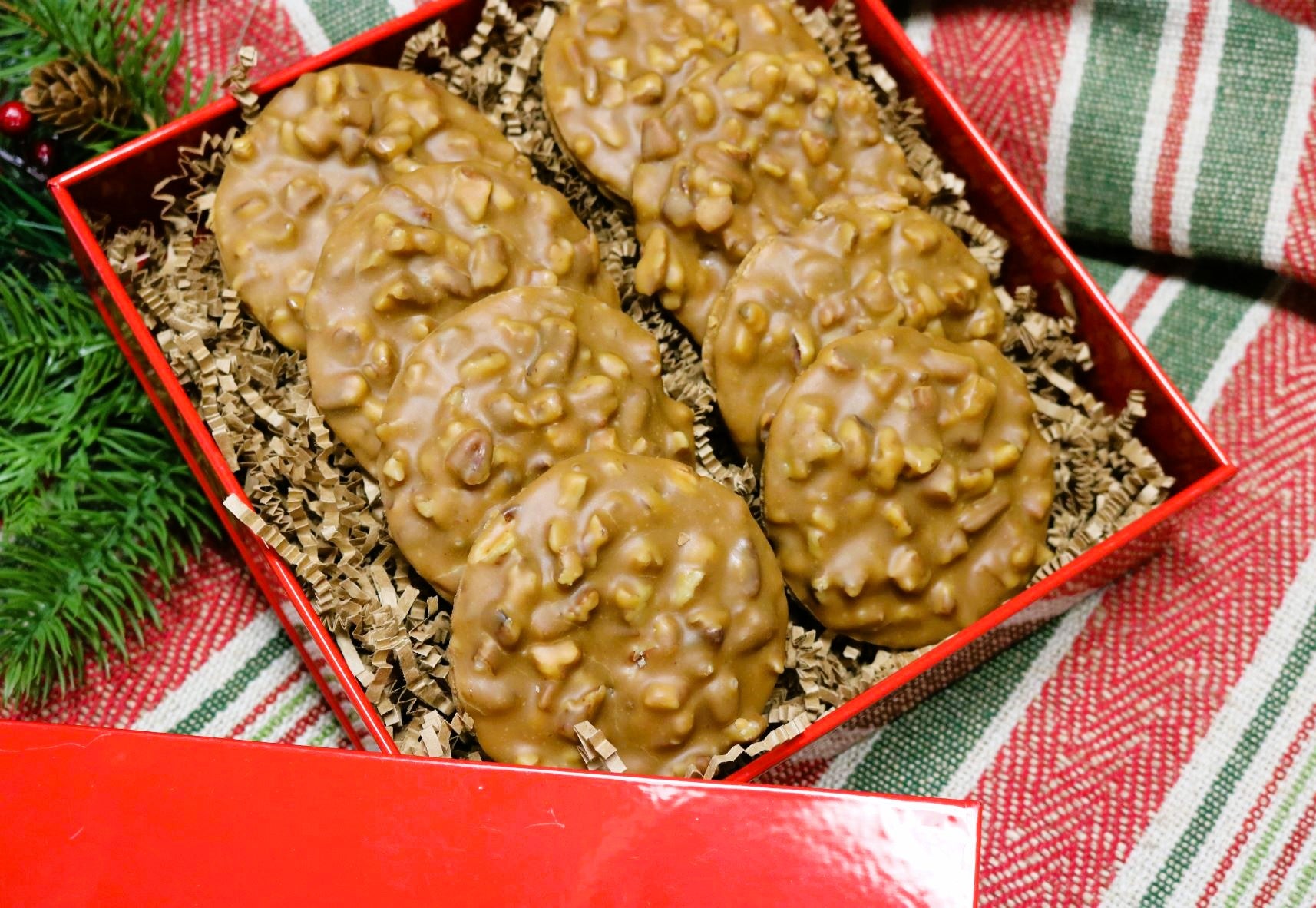 Charleston Southern Pecan Praline Gift Box, 1lb – Charleston Specialty ...